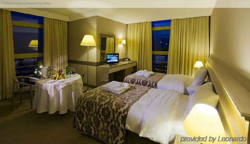 Fantasia Deluxe Hotel คูซาดาซี ห้อง รูปภาพ