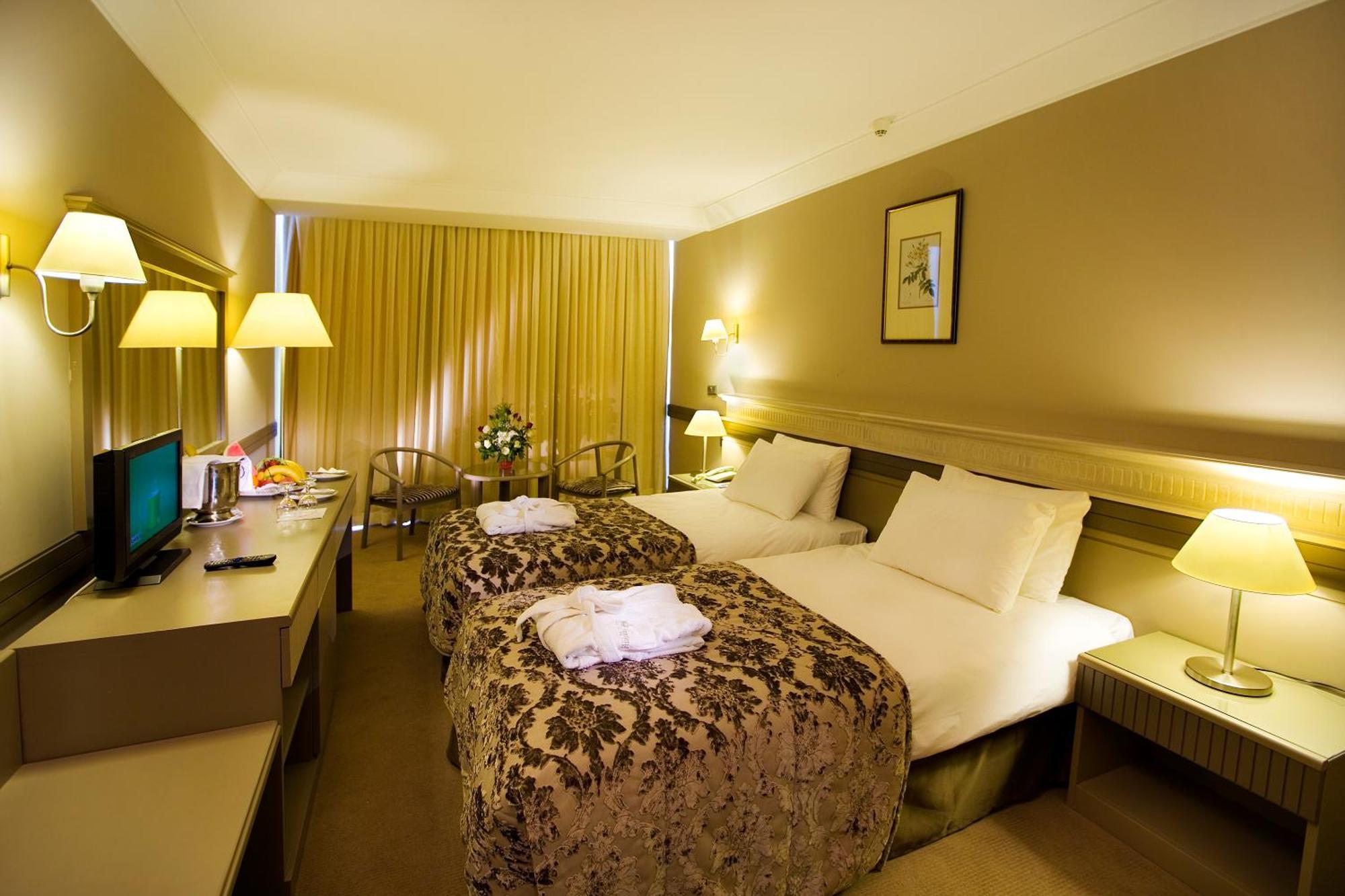 Fantasia Deluxe Hotel คูซาดาซี ภายนอก รูปภาพ
