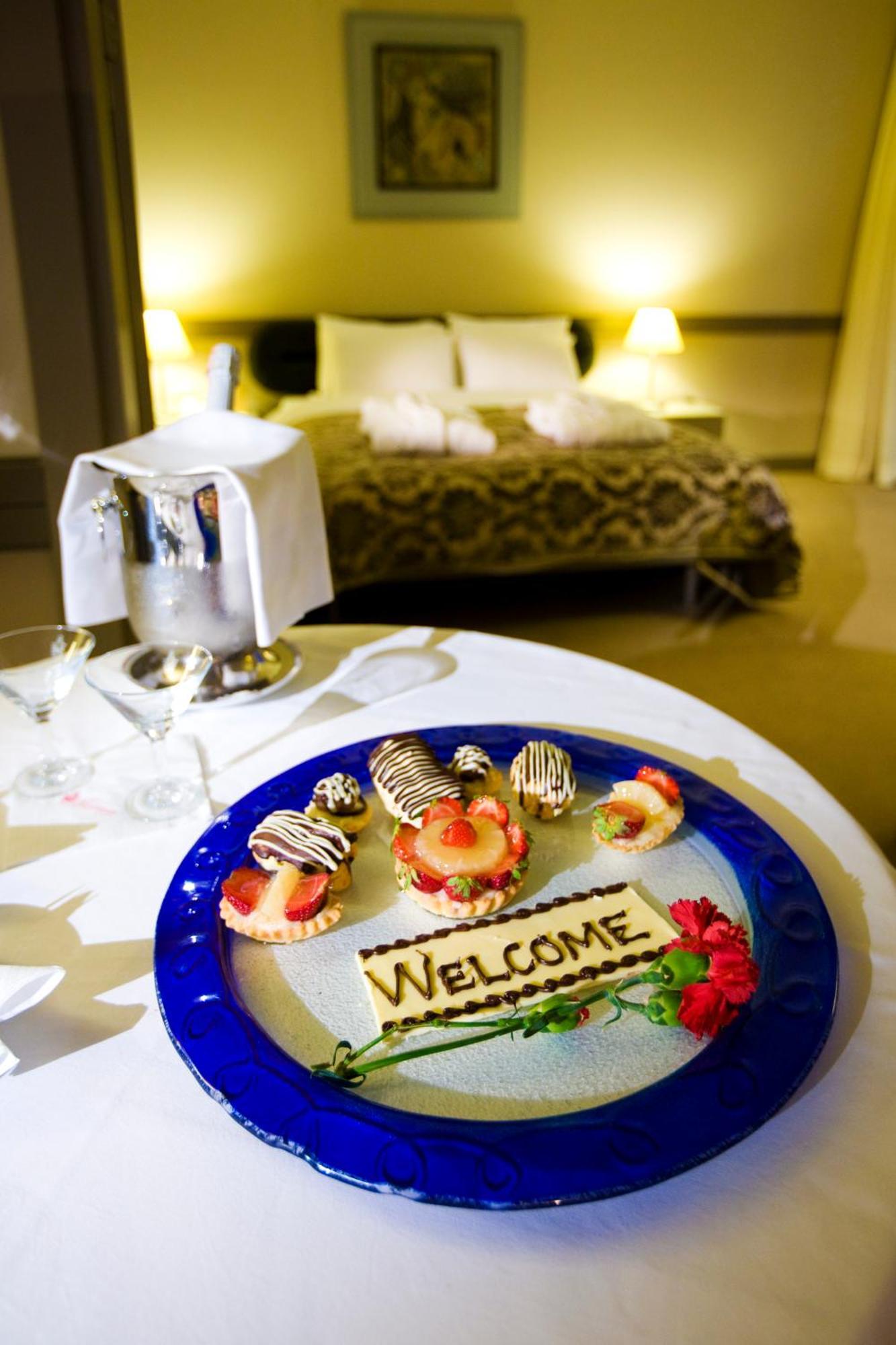 Fantasia Deluxe Hotel คูซาดาซี ภายนอก รูปภาพ