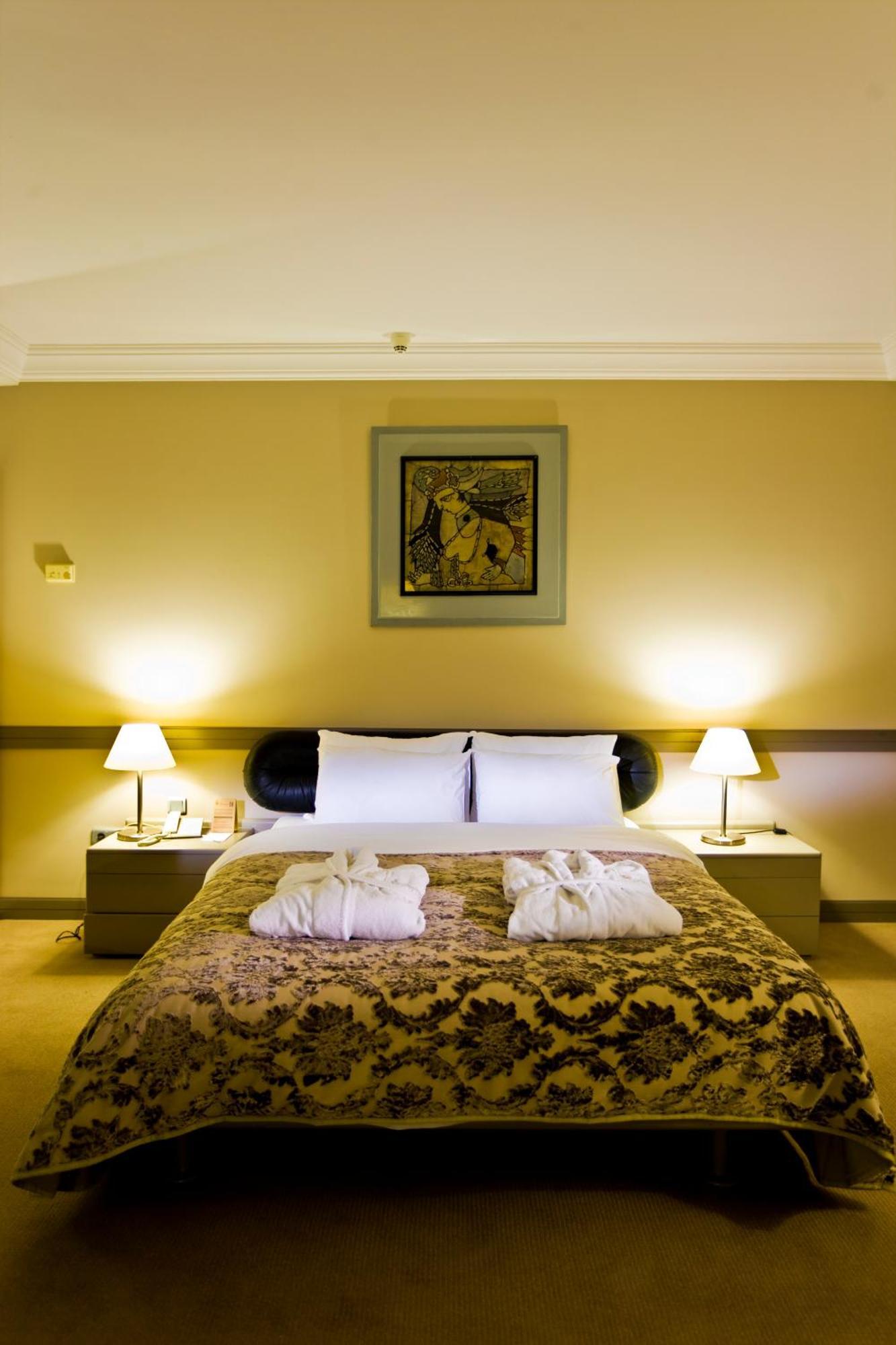 Fantasia Deluxe Hotel คูซาดาซี ภายนอก รูปภาพ