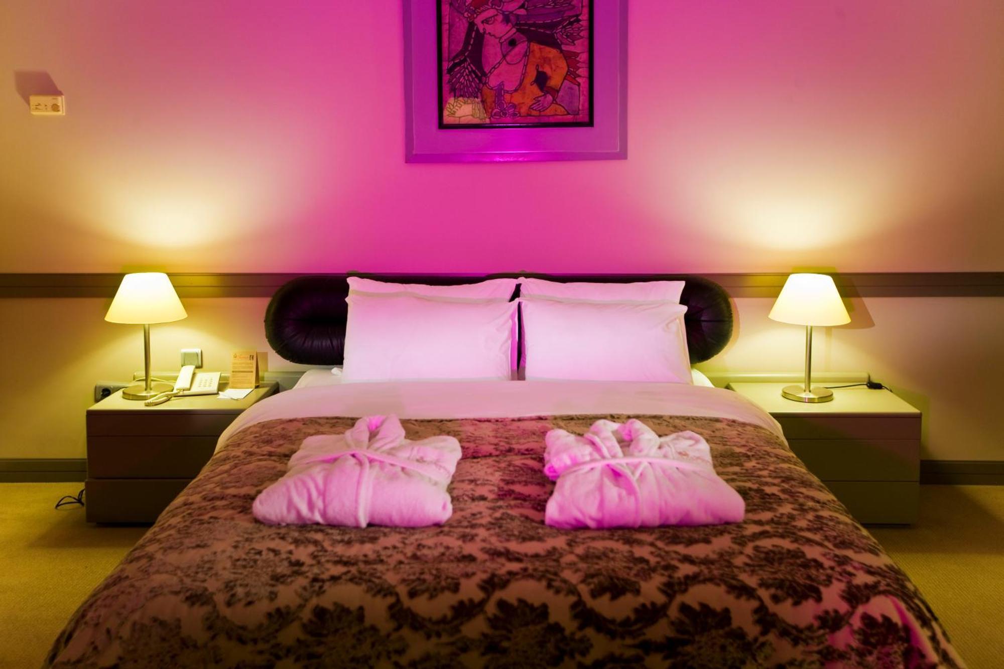 Fantasia Deluxe Hotel คูซาดาซี ภายนอก รูปภาพ