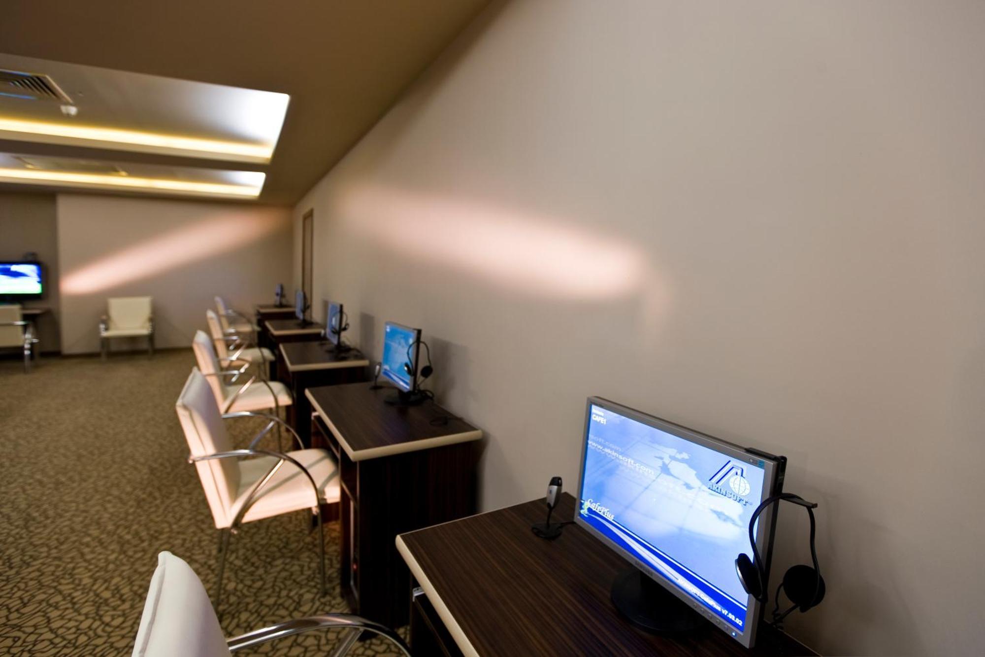 Fantasia Deluxe Hotel คูซาดาซี ภายนอก รูปภาพ